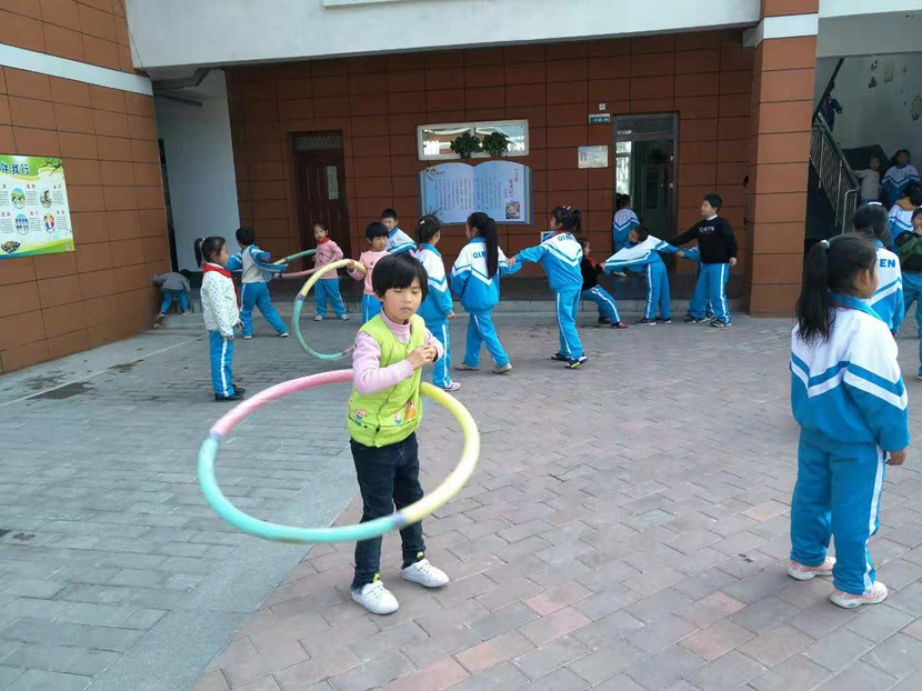 记梅家坪镇新安小学“一校一品”体育特色活动