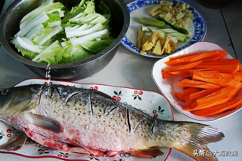 炖鱼后如何处理鱼肉不腥,过年炖鱼时放一点它鱼肉鲜嫩不腥