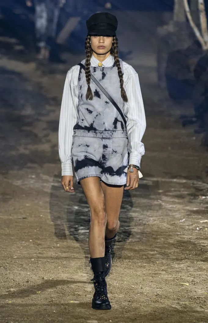 周董新专辑的歌曲,循环听着周杰伦的歌的文案