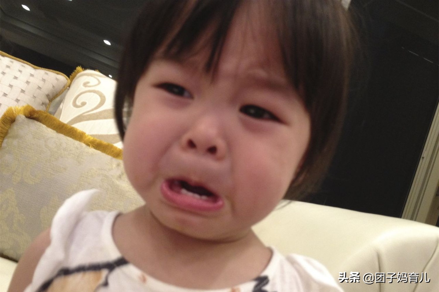 妈妈总是和小孩讲悄悄话好吗,妈妈跟孩子说话总喊怎么办