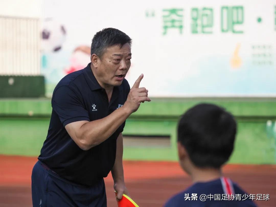 快乐绿茵场放飞足球梦“奔跑吧·赣鄱少年”足球公益行在婺源启动