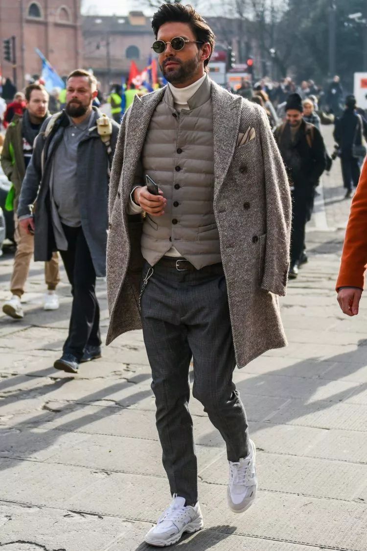 男人穿哪种羽绒马甲好看,四十多岁男穿马甲好看吗