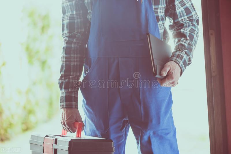 台风天气空调外机怎么办,打台风漏水怎么马上解决