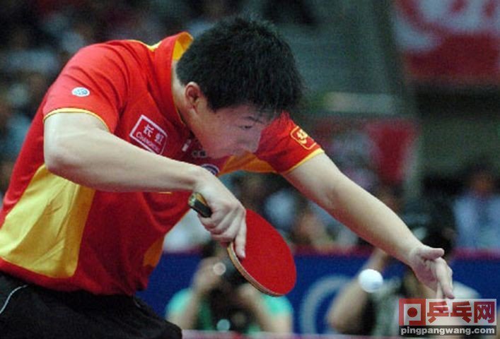 适合业余的发球,适合比赛的发球