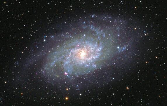 人类肉眼可见最远的天体是,肉眼能够看到的天体距离地球最远