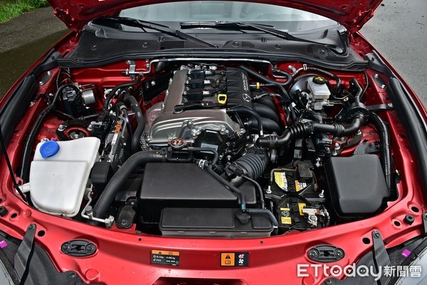 马自达mx-5miatasport,马自达mx5手动软顶敞篷试驾评测