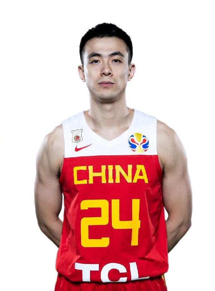 美国男篮c位定妆照,中国男篮赵睿定妆照