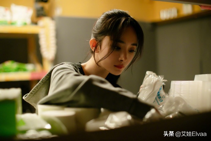 杨幂最敢穿的衣服,34岁杨幂真会穿