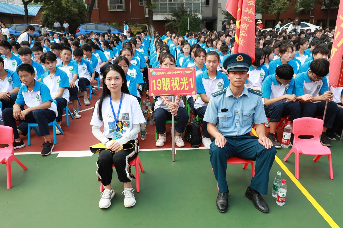 学医救死扶伤当兵保家卫国,学医习武救死扶伤十六字口号
