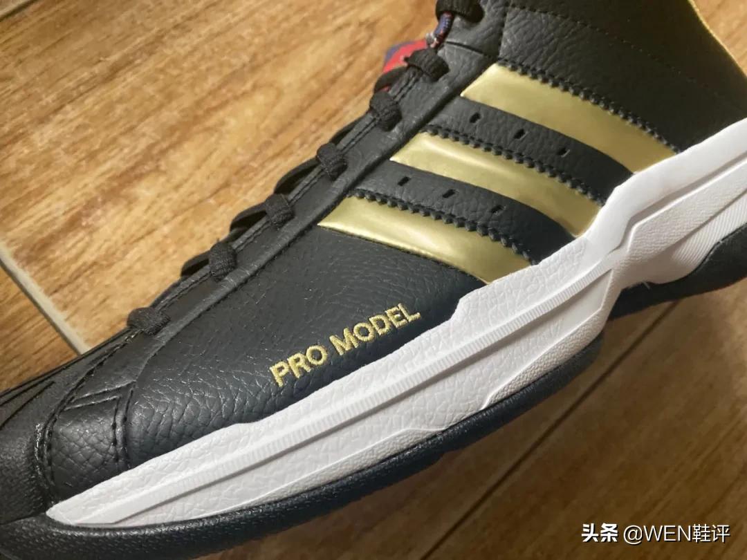 詹姆斯科比鸳鸯鞋,詹姆斯历年全明星上脚球鞋