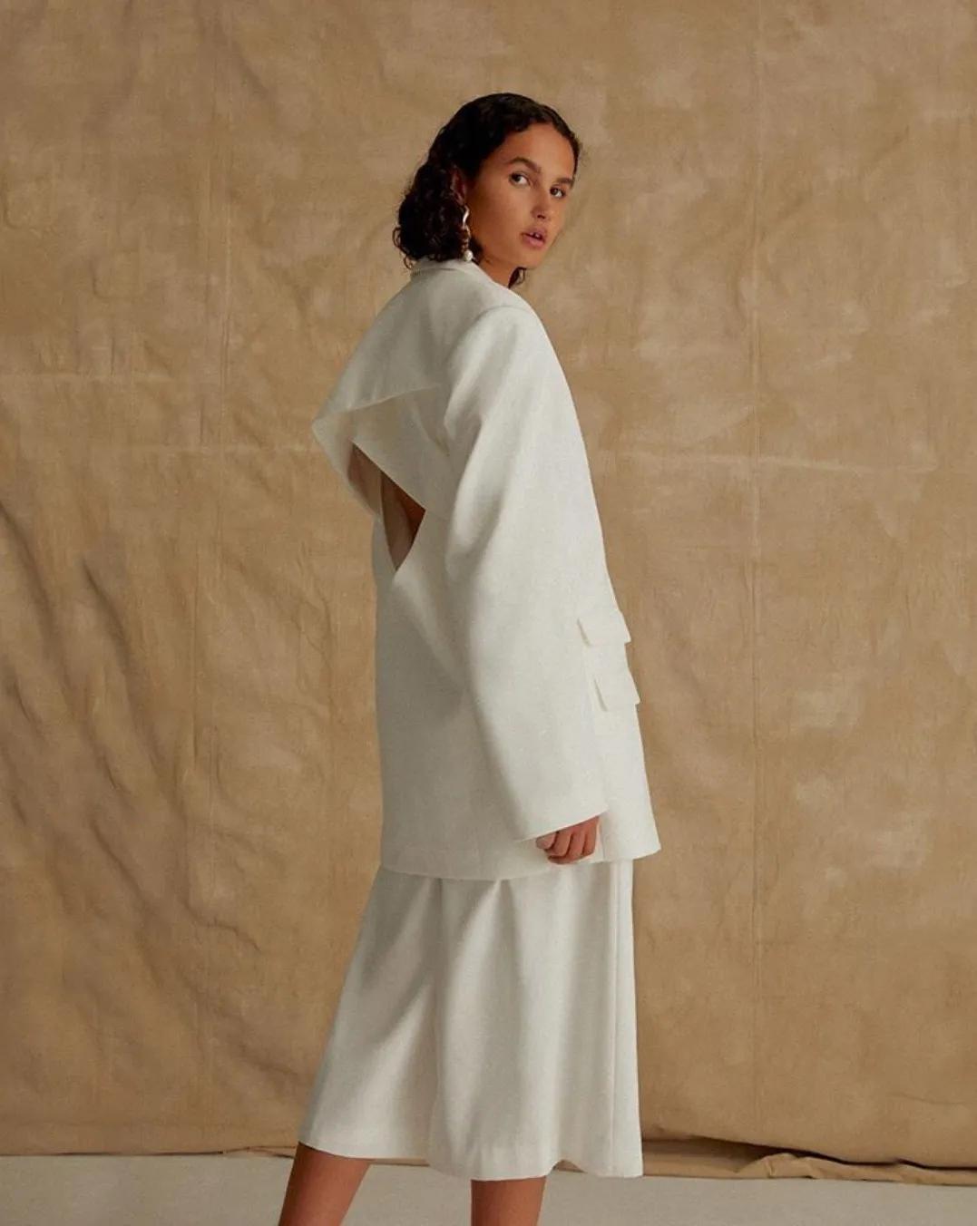 一套西装又正式又休闲,30-35岁女性春季穿搭西装