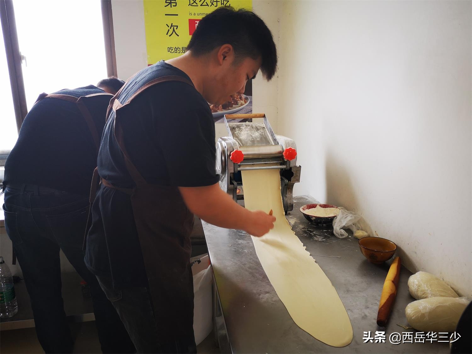 老潼关肉夹馍的馍是死面还是发面,老潼关肉夹馍怎么烤外皮酥脆