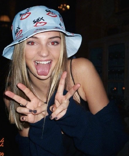 贝克汉姆带儿子踢足球,贝克汉姆贝嫂带小七