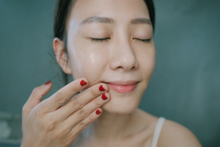 脸上有小细纹用什么抗老,去细纹最有效的小方法