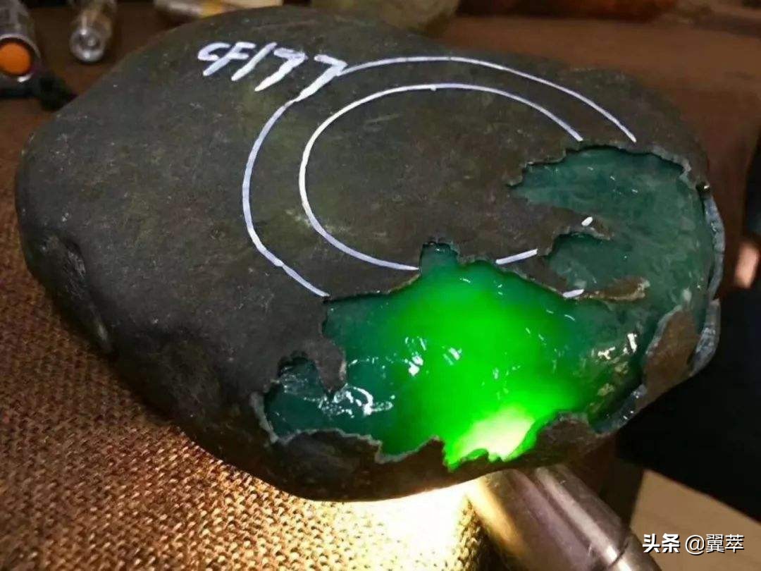 瑞丽翡翠批发市场有哪些？瑞丽为何成为批发中心？