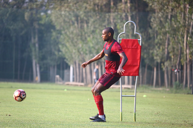 建业国庆往事（一）：泪洒奥体的最佳射手，明年会重返航体吗