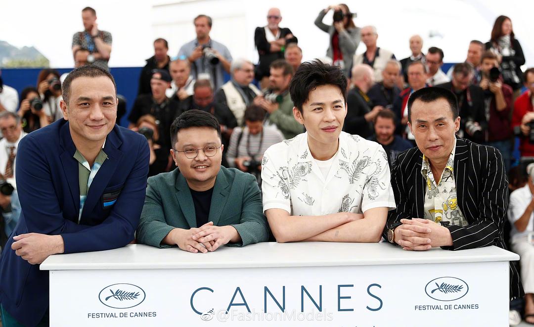 被举报*票刷**、票房跌95%、口碑崩坏，《地球》为何从爆红到暴冷？