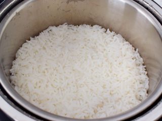 把饭做成汉堡,用鸡蛋做迷你汉堡好吃又好看