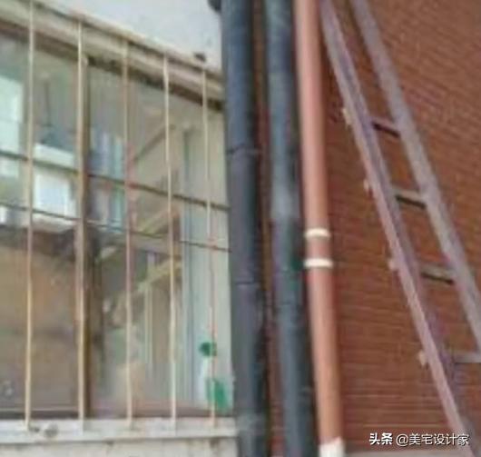 二楼卫生间返水,住二楼下暴雨厨房下水道返水