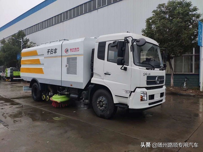 东风天锦扫路车,广东天锦干湿两用吸尘车操作视频