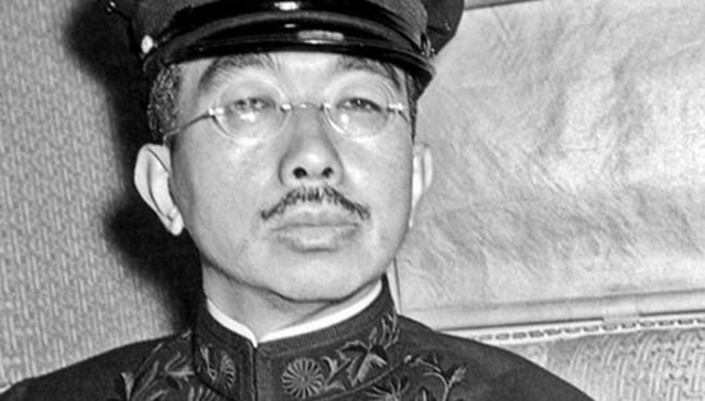 1946年，杂货店老板自称天皇，胁迫裕仁退位，到底谁才是正统