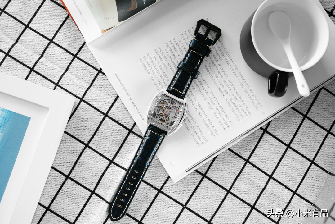 搭配大表盘手表的穿搭,表盘简约的手表穿搭