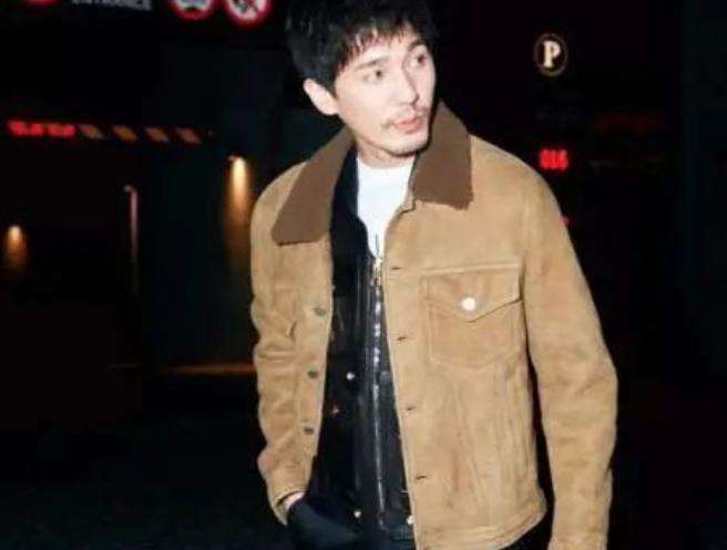 男人40岁穿什么颜色显年轻,男人不管穿啥建议少挑这2种颜色