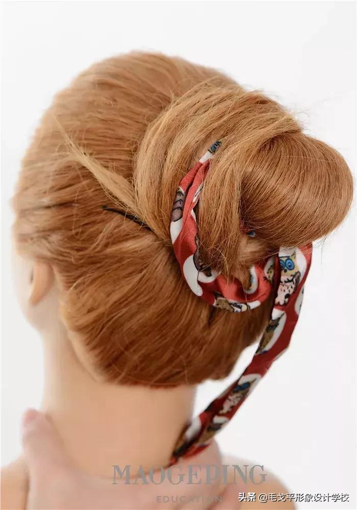 丸子头发带扎法简单又好看又漂亮,丸子头怎么搭配发带