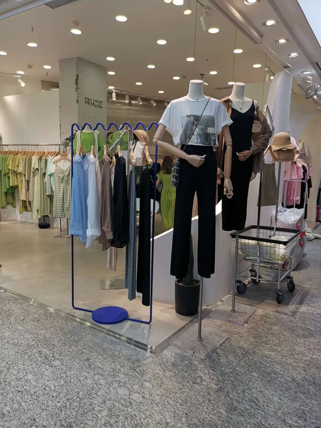 广州汇美服装批发市场现在状况,广州最潮流服装批发市场