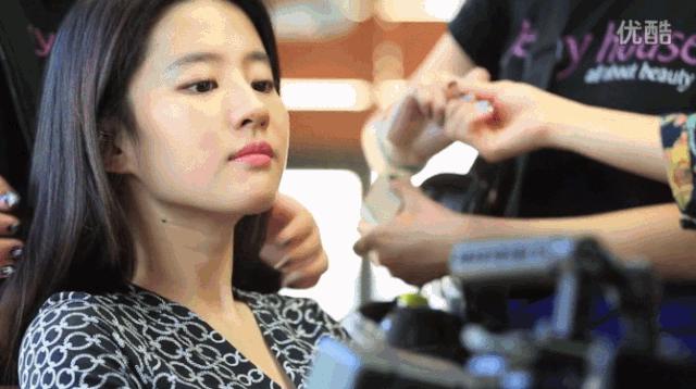 刘亦菲尚美头冠,刘亦菲黑色礼服戴皇冠迪奥