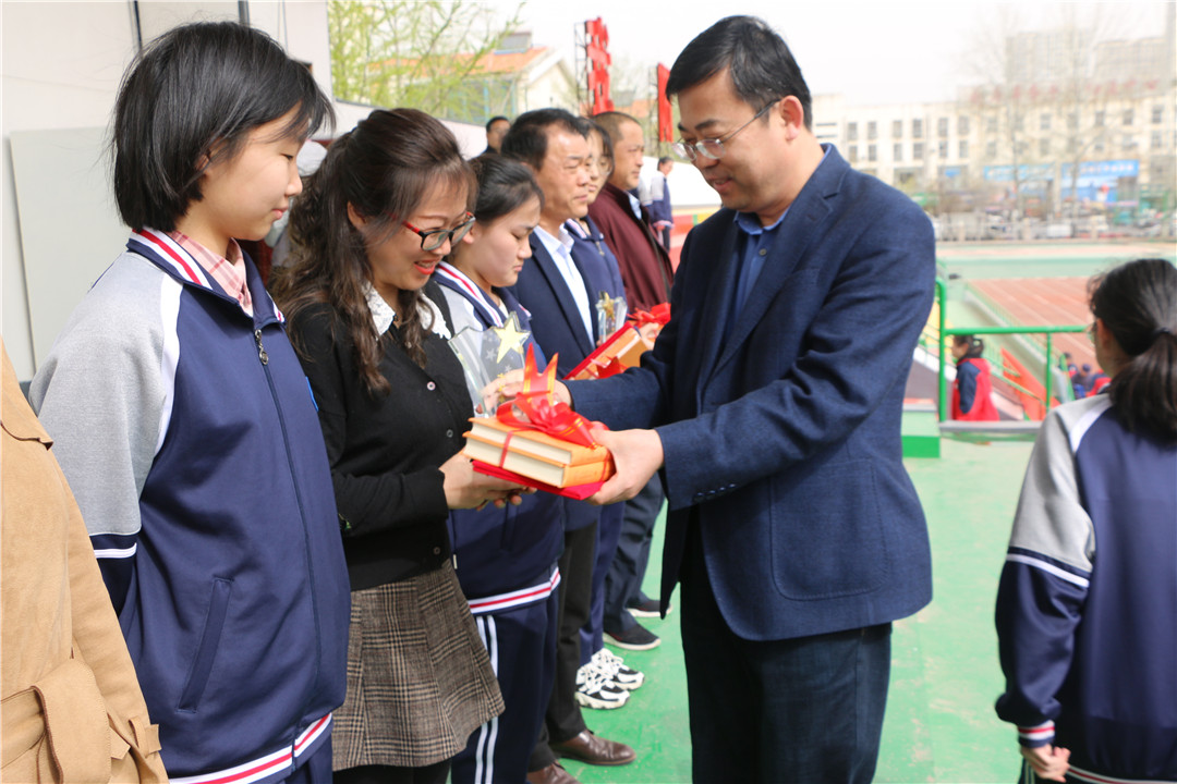中考生看过来，来这里成就最好的自我——选择临沂三中，无悔一生