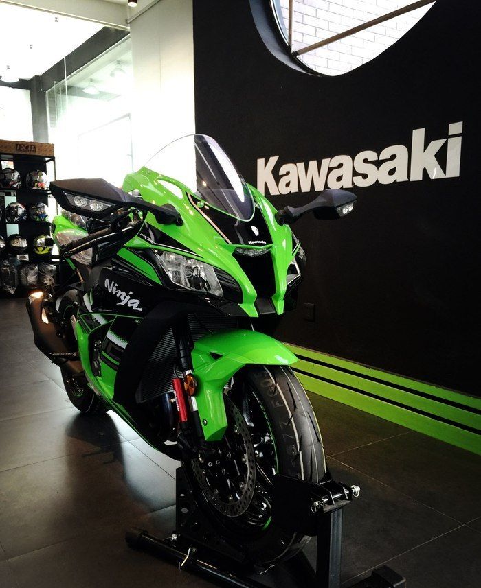 机车是男人的“回*药春**”，我提了宝马RR，老婆说我变了个人似的