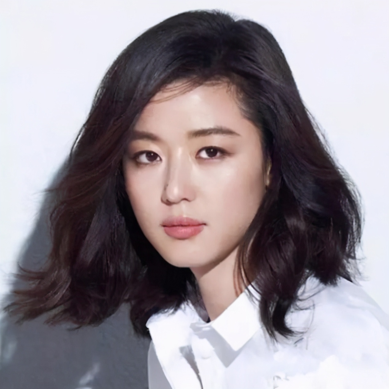 脸圆的女生适合什么发型中分,脸大的妹子适合的中分的发型