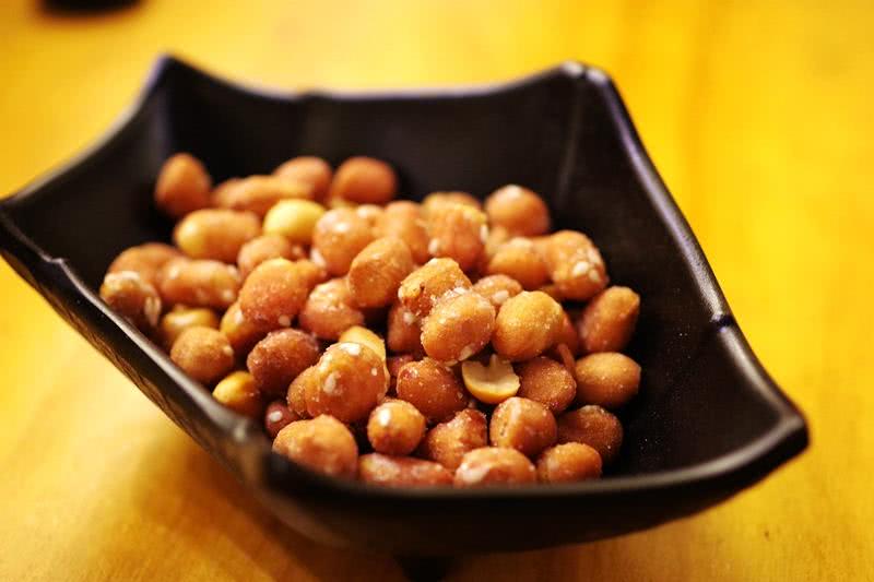 夜幕升起思北路口，285蚝味馆撸个串喝个酒聊个天！