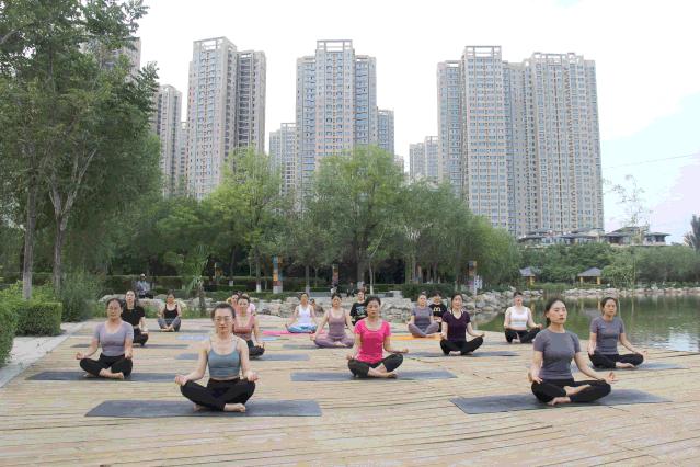 瑜伽美好相约,湖景婚房钜惠!爱就要“宅”一起