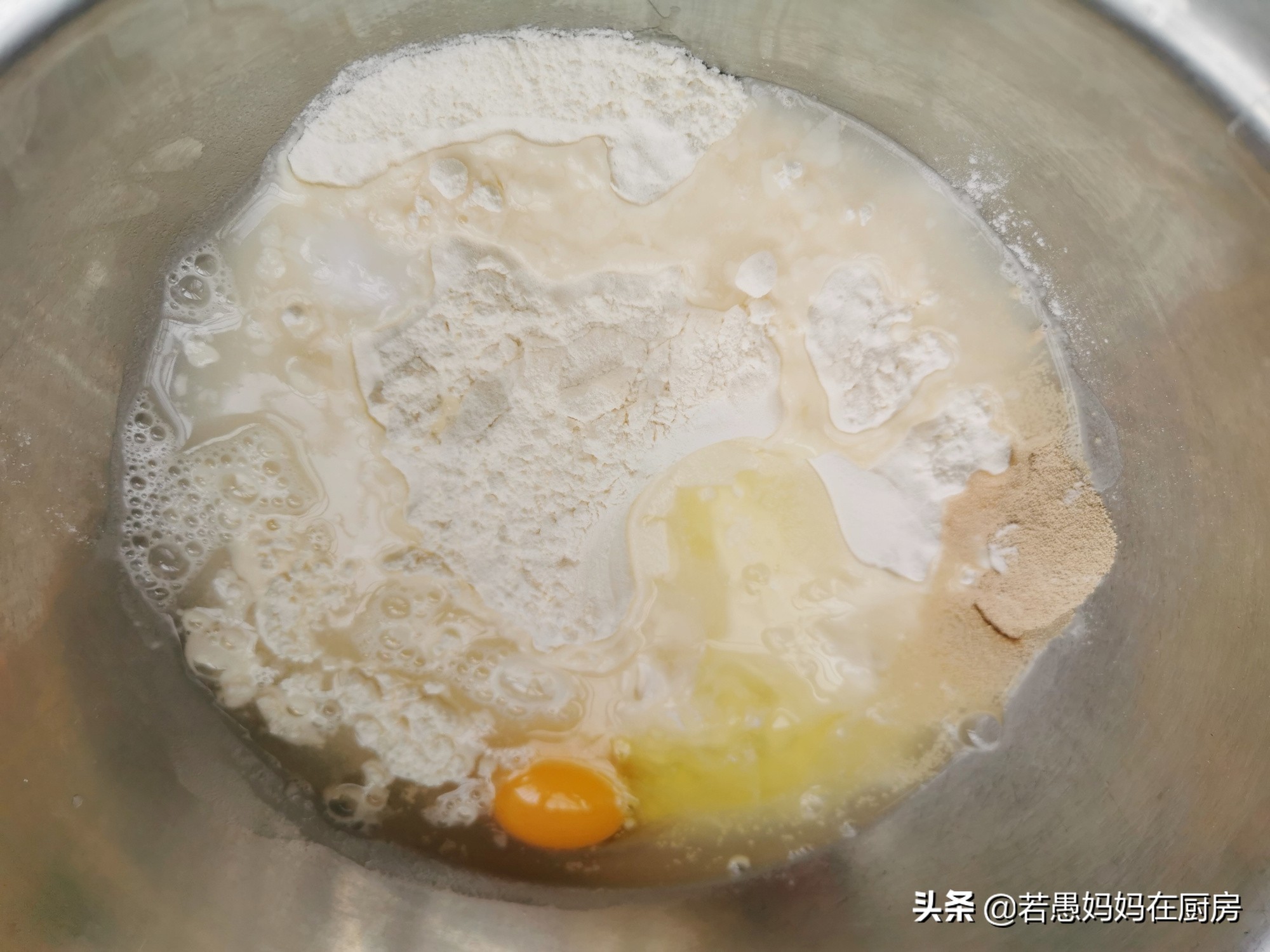 怎样在家做油条外酥里软,最健康油条做法外酥内嫩口感松软