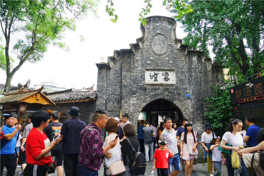 成都宽窄巷子慢生活,汇聚了地道成都文化的精髓,外地游客必打卡