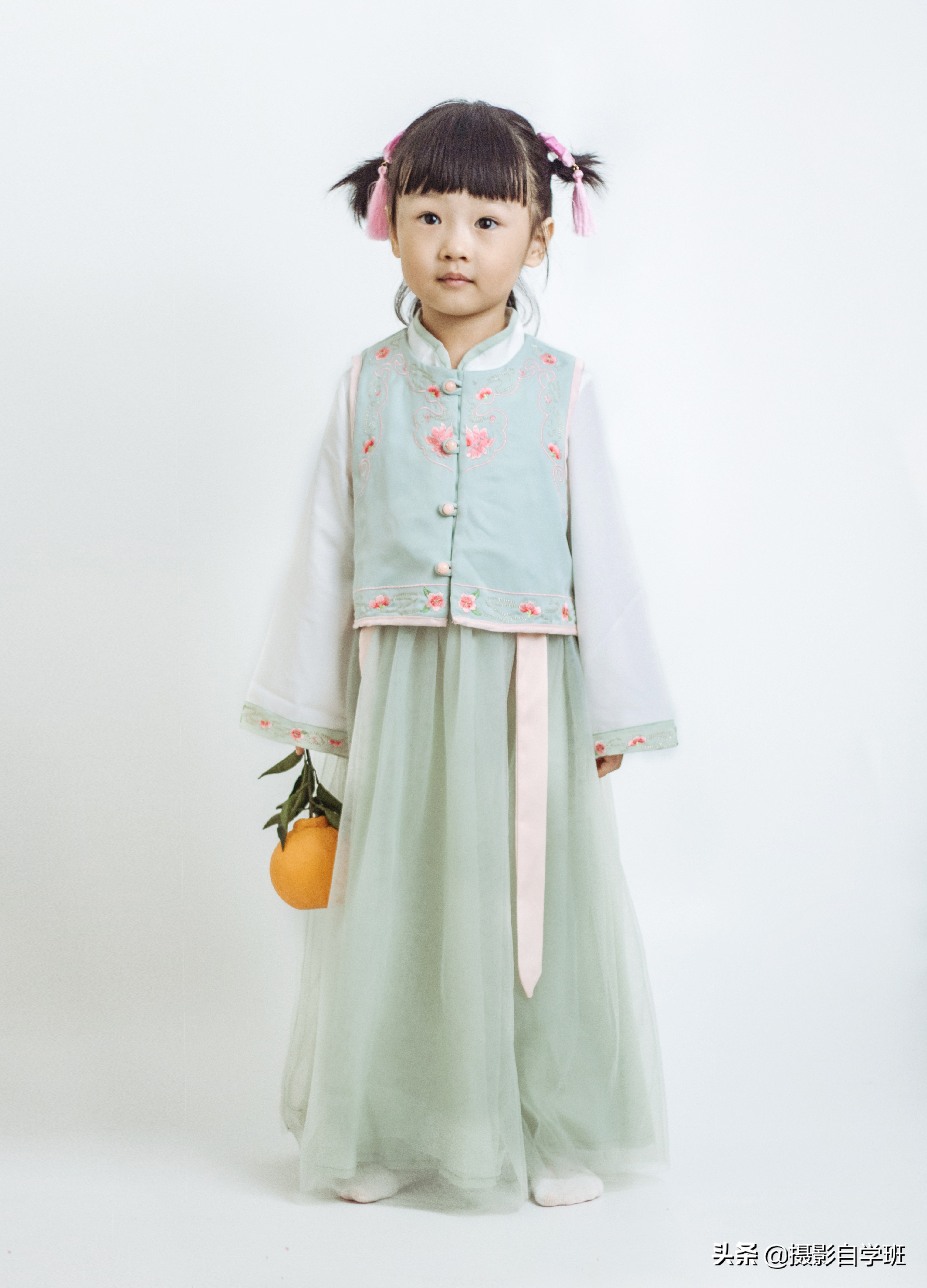 儿童拍稻田照片怎么拍出高级感,儿童摄影居家人像调色教程