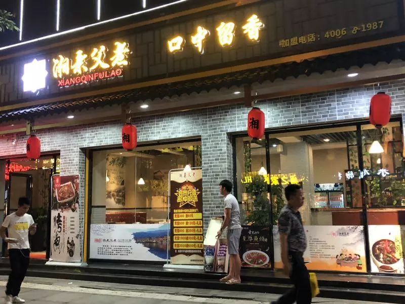 五一劳动节我们结伴而行,庆祝五一羽毛球比赛