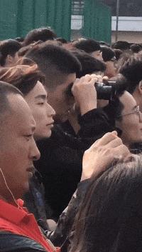 去按脚碰到前女友，怎么化解尴尬