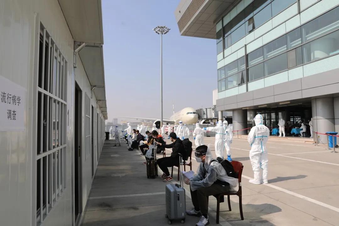 现场直击！阿布扎比—北京EY888航班入境西安后……