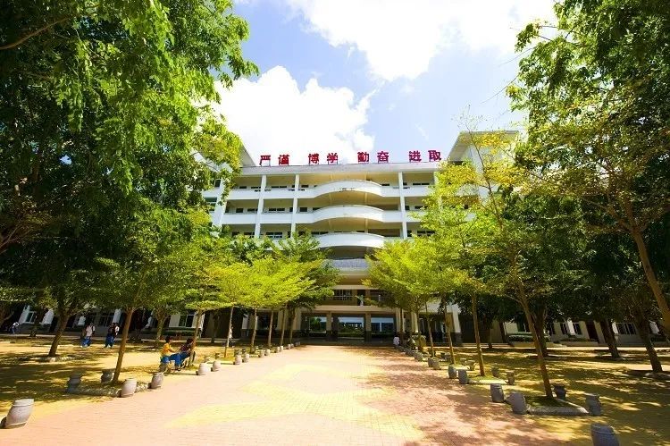 海南中学三亚学校小升初招生简章,海南中学三亚学校初一招生名单