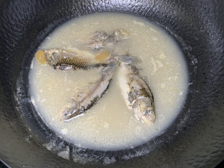 炖鱼要不要熬老汤,炖鱼需要注意些什么