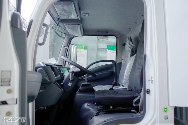 庆铃五十铃600p内饰,轻卡庆铃m600和m100区别买哪个好