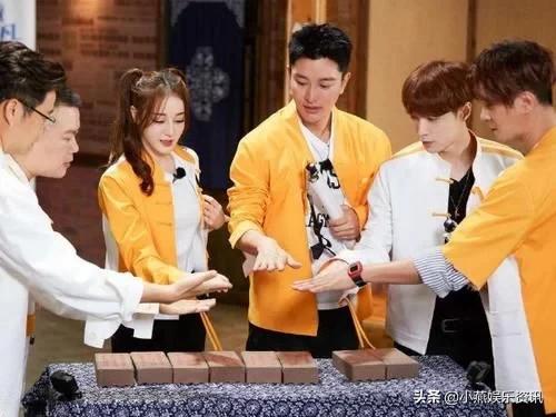 《极挑》张艺兴热巴关系究竟如何？看到他们的相处，瞬间就懂了