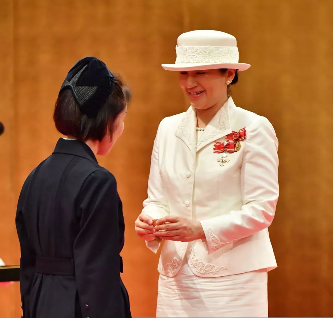 雅子皇后年轻穿搭,雅子皇后青色裙子