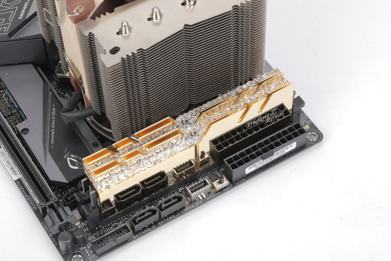 内存芝奇皇家戟16gb3600开箱,芝奇皇家戟ddr43200内存条能超频嘛