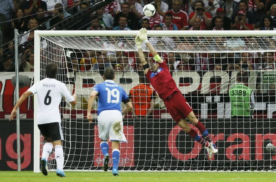 提到守门员你会想到谁,内切射门代表人物