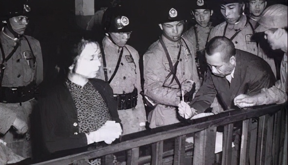 《潜伏》原型，45年后终回大陆