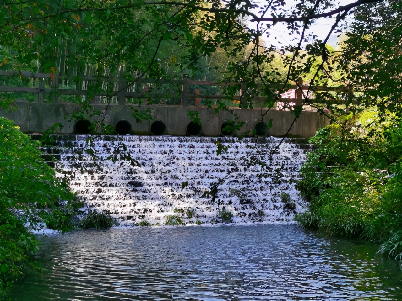 天目湖御水温泉户外泡池,峡谷深处的纯天然户外生态温泉